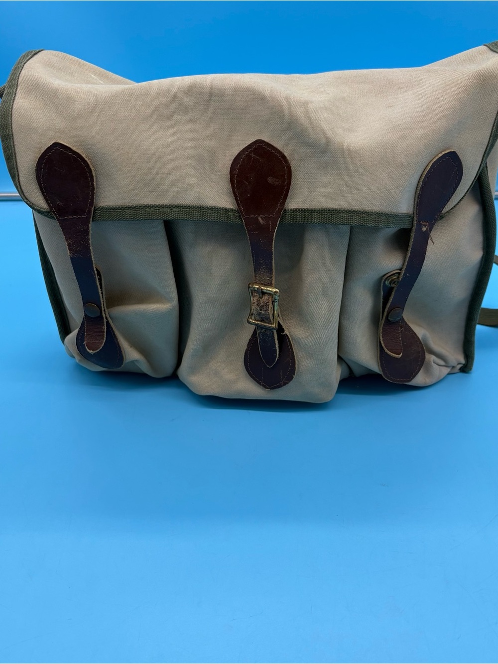 VTG Leica Khaki Leather Camera Bag With Shoulder Strap E. Leitz USA made